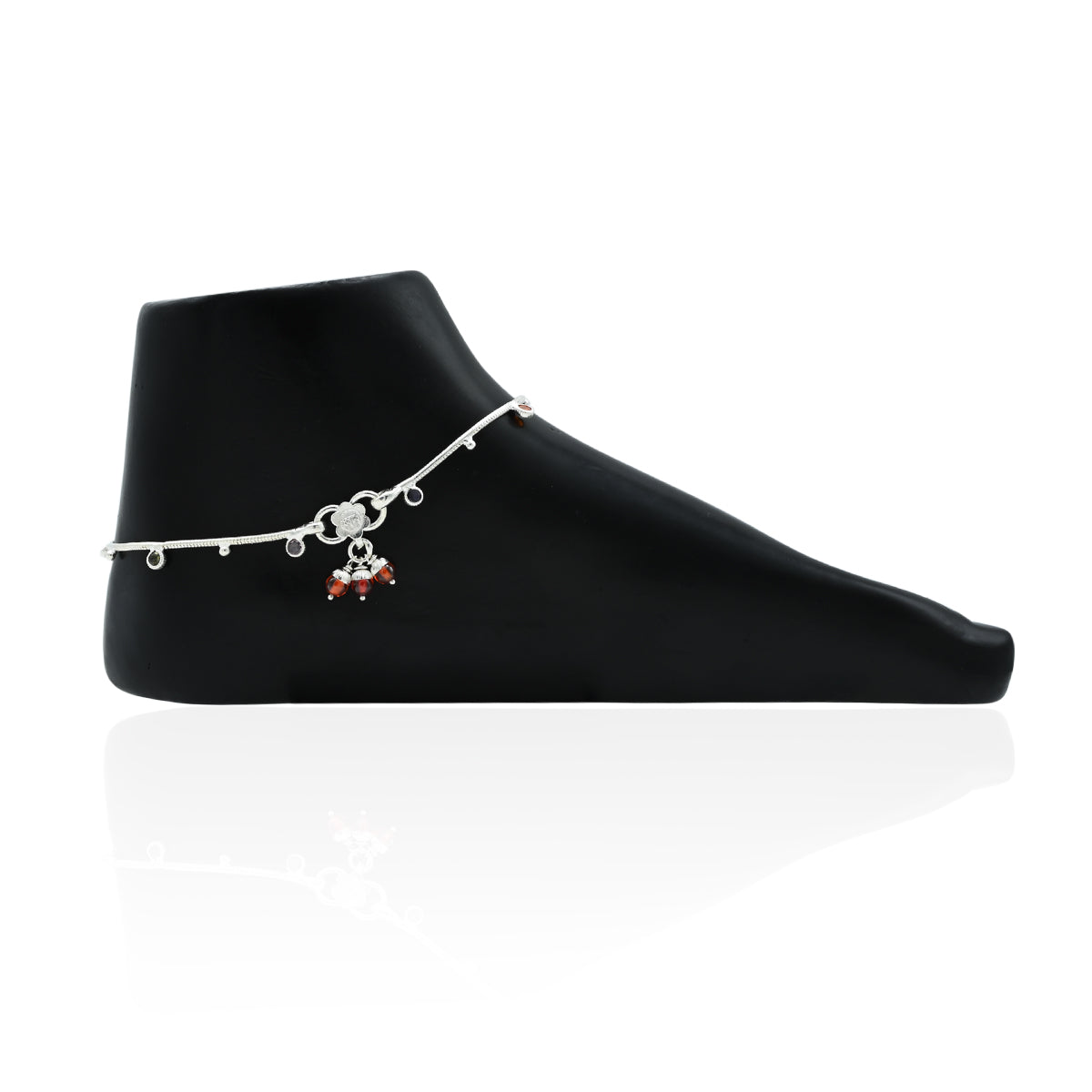 Beautiful silver anklet with colorful Celtic-inspired details, designed to add a lively touch to your outfit
