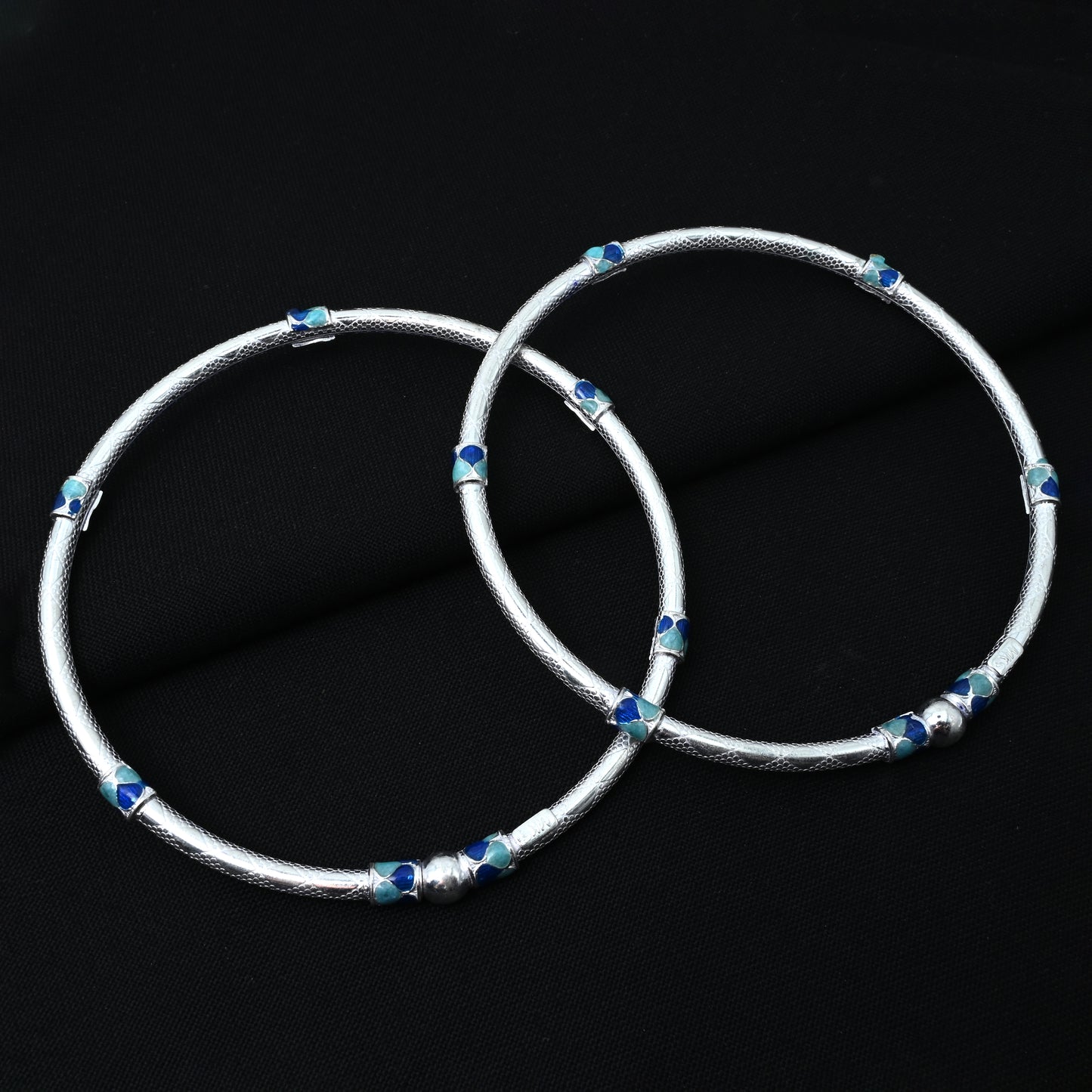 Silver Kada Payal with Engraving Design and Blue Color Pattern