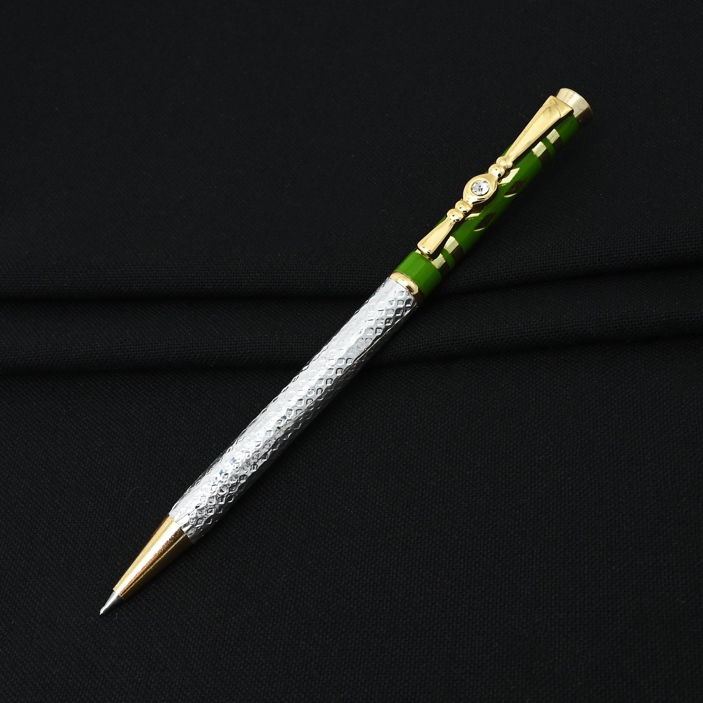 This Silver Gold Polish Pen perfect gift for teachers day, corporate professionals, and writers alike.