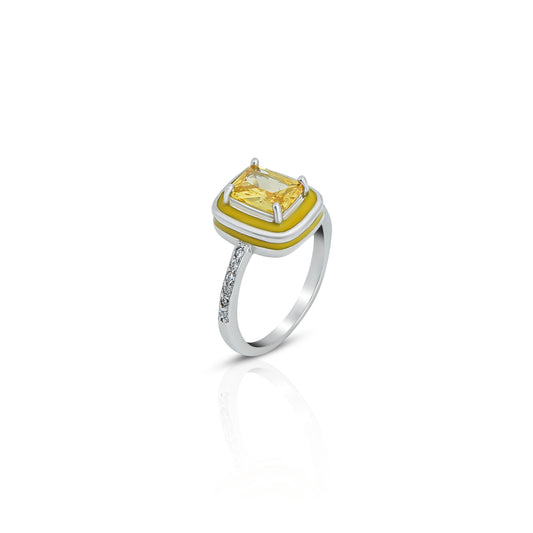 Chic silver ring with a vibrant yellow rectangular gemstone for a striking design