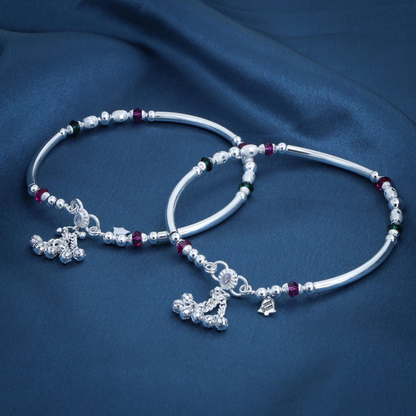 Stylish silver payal embellished with a beautiful pink and green gemstone design