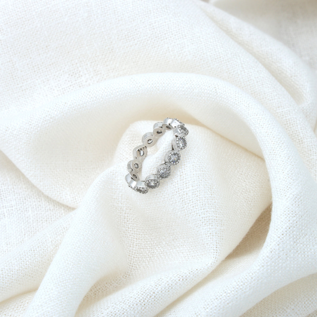 Silver Ring in Link Design