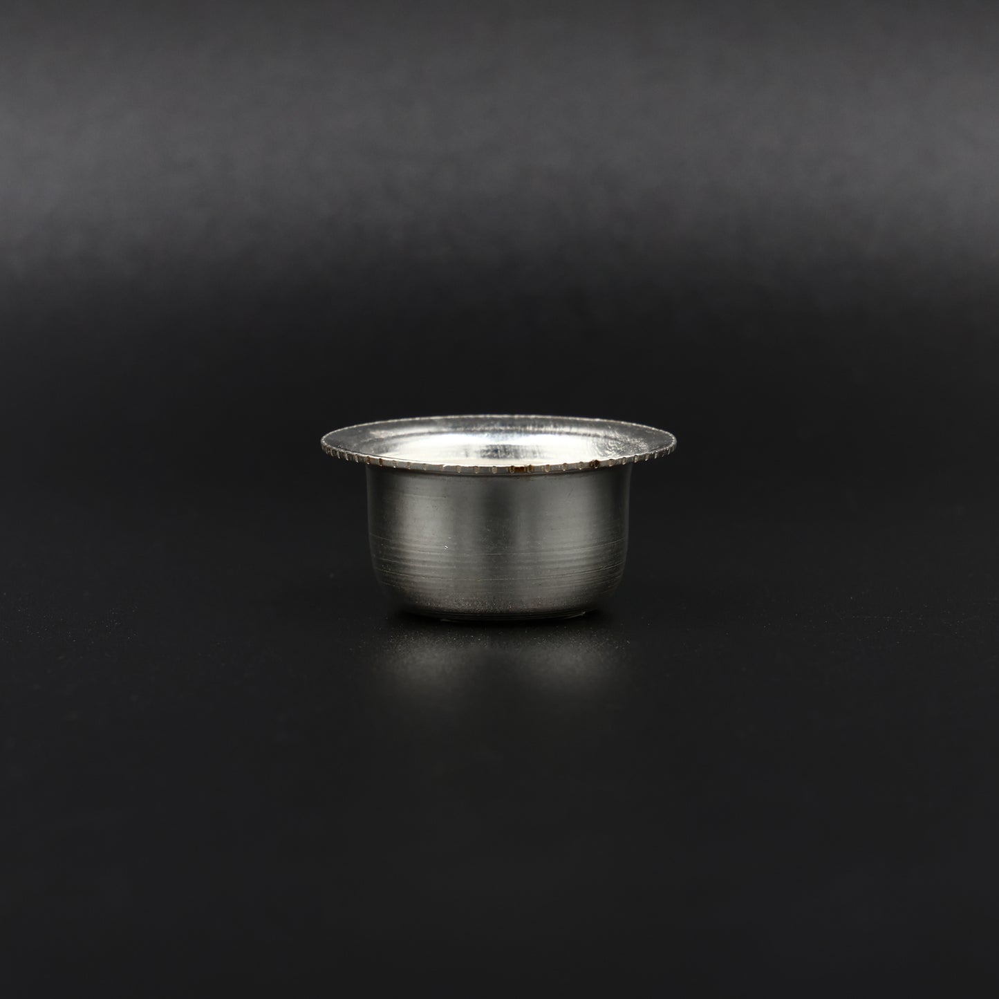 Sleek and stylish silver bowl, perfect for serving or as a decorative centerpiece.