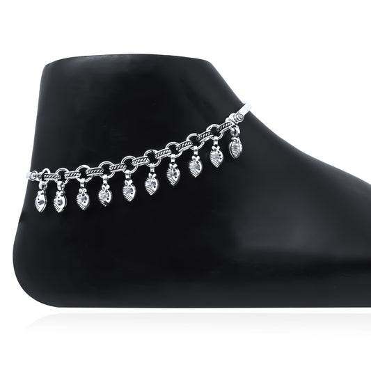 Elegant Silver Anklet with Ghungroo Detailing – Stylish & Unique Design