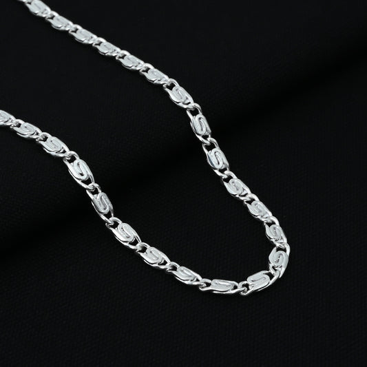 Stylish boys' silver chain with connecting links