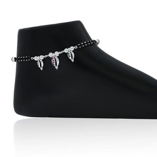 Elegant shell motif anklet made of sterling silver with black bead details