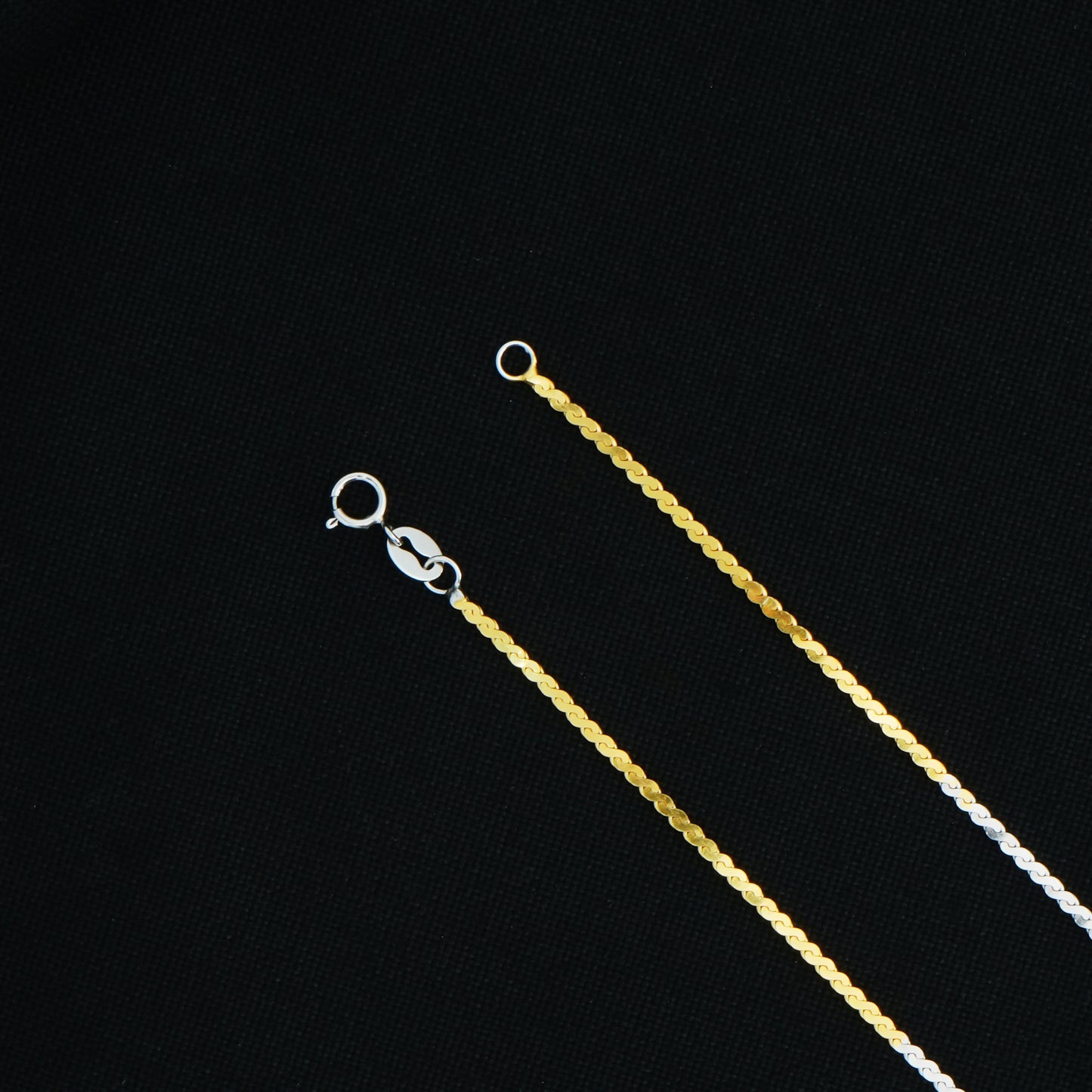 Elegant gold plated silver chain with a spiral pattern in dual tones