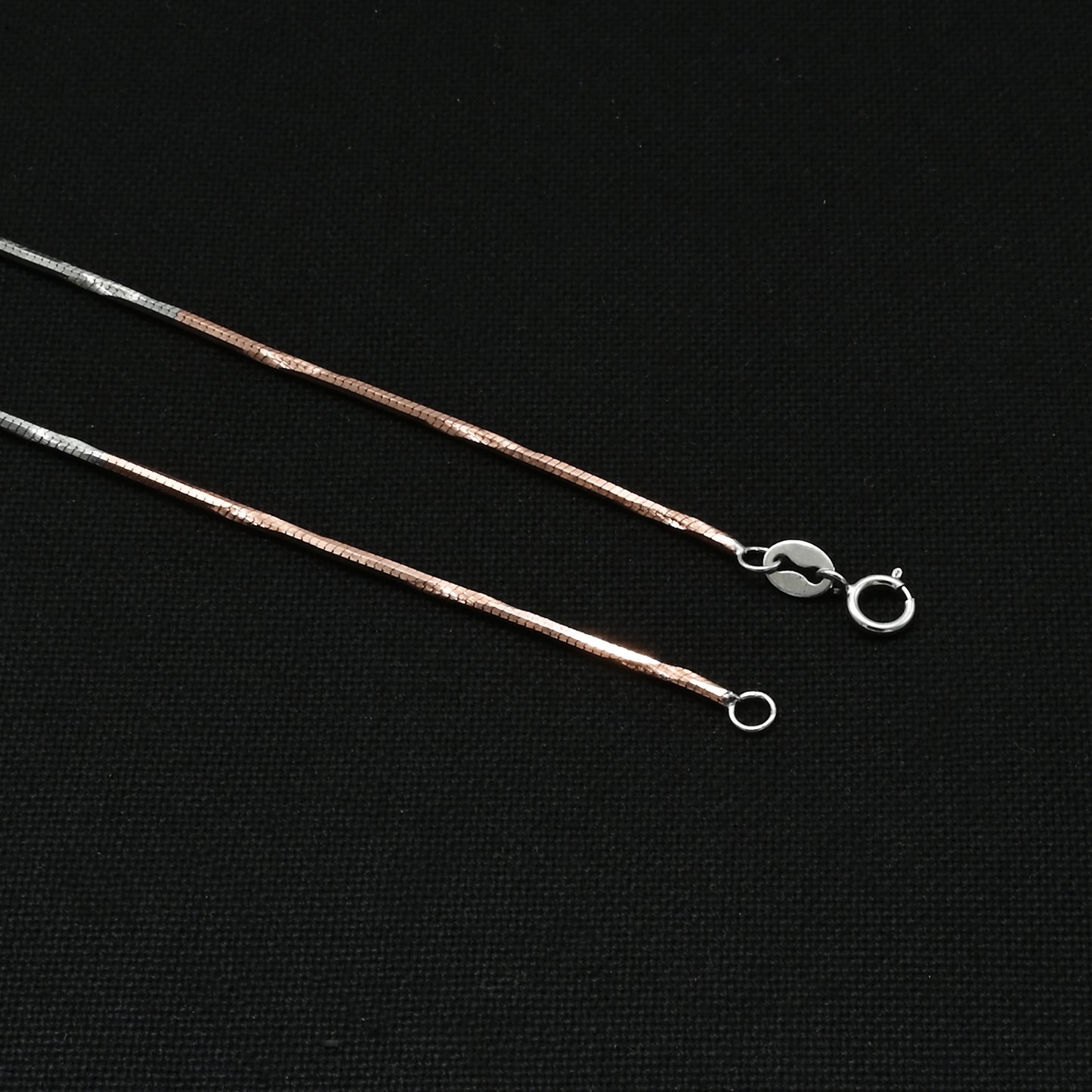 Stylish silver chain featuring a gold rose loop pattern