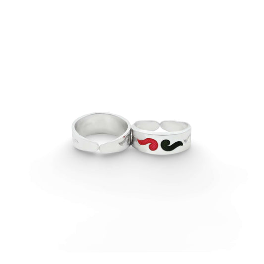 Charming silver Bichhiya with a unique red and green wind-inspired pattern for a vibrant look