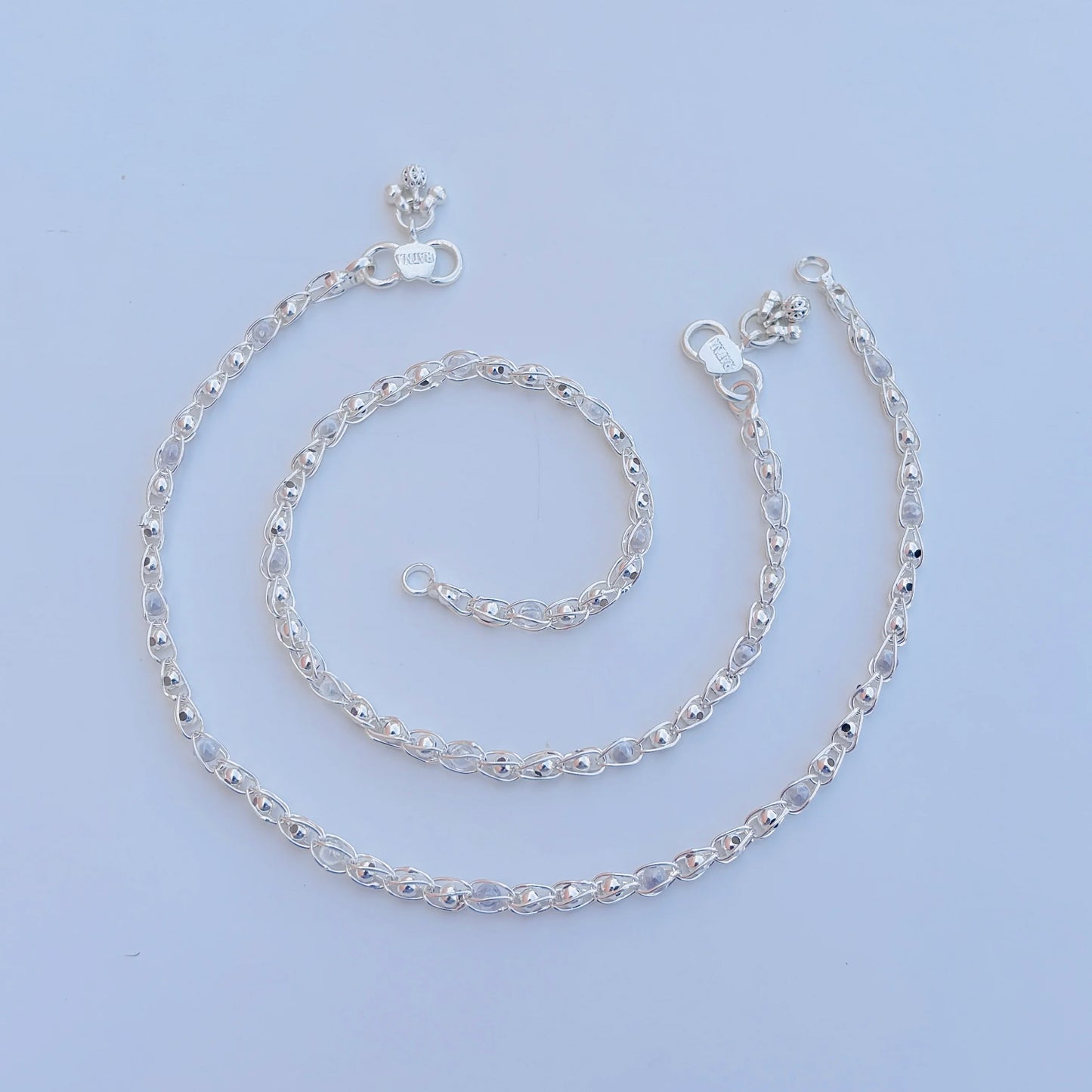 Chic and elegant silver chain payal, ideal for everyday elegance.