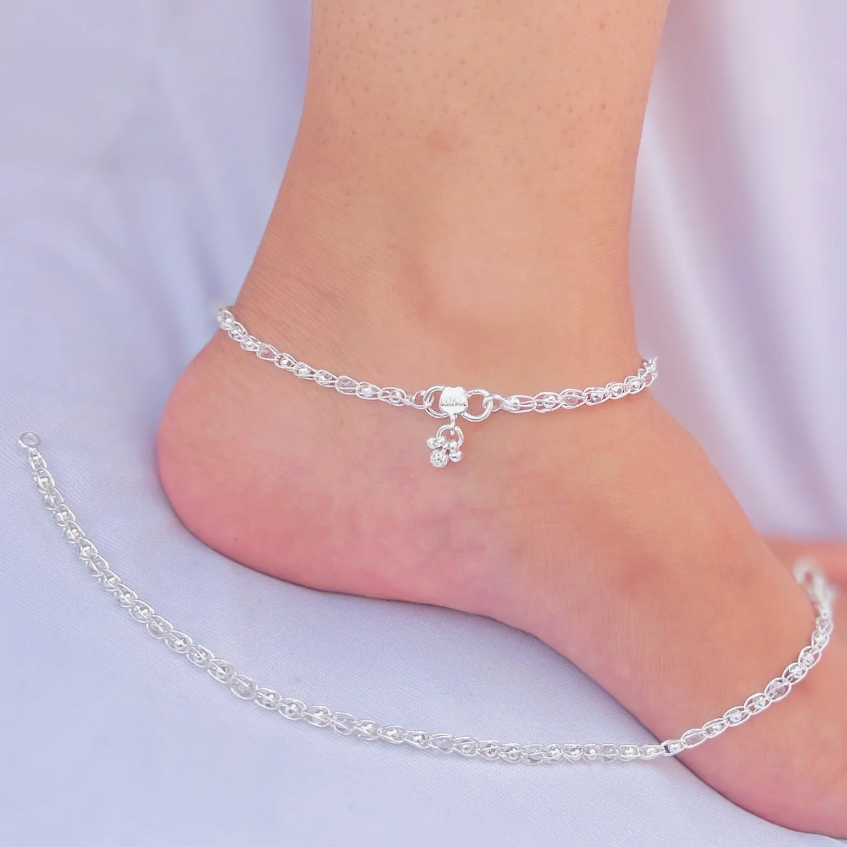 Elegant silver chain payal, perfect for everyday wear.