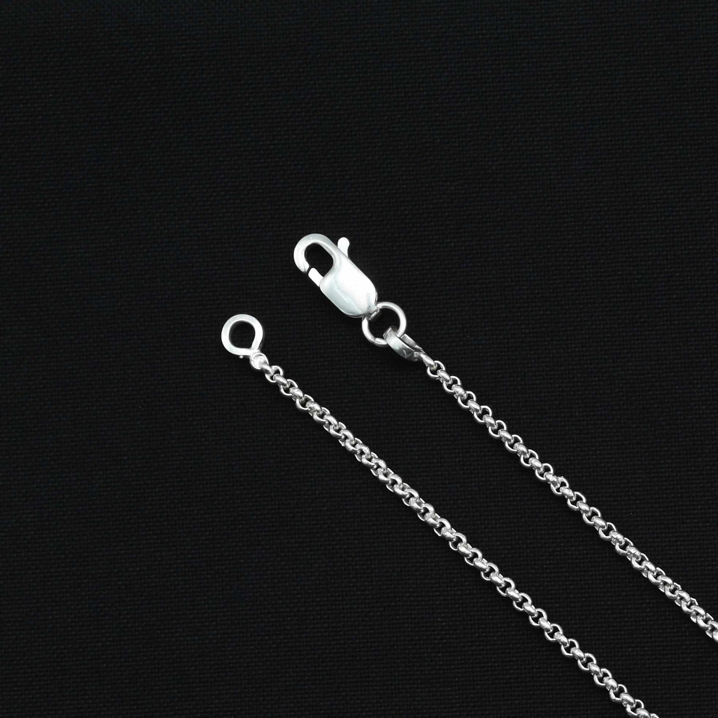 Trendy silver payal for her, adorned with heart charms in a sleek centerline pattern