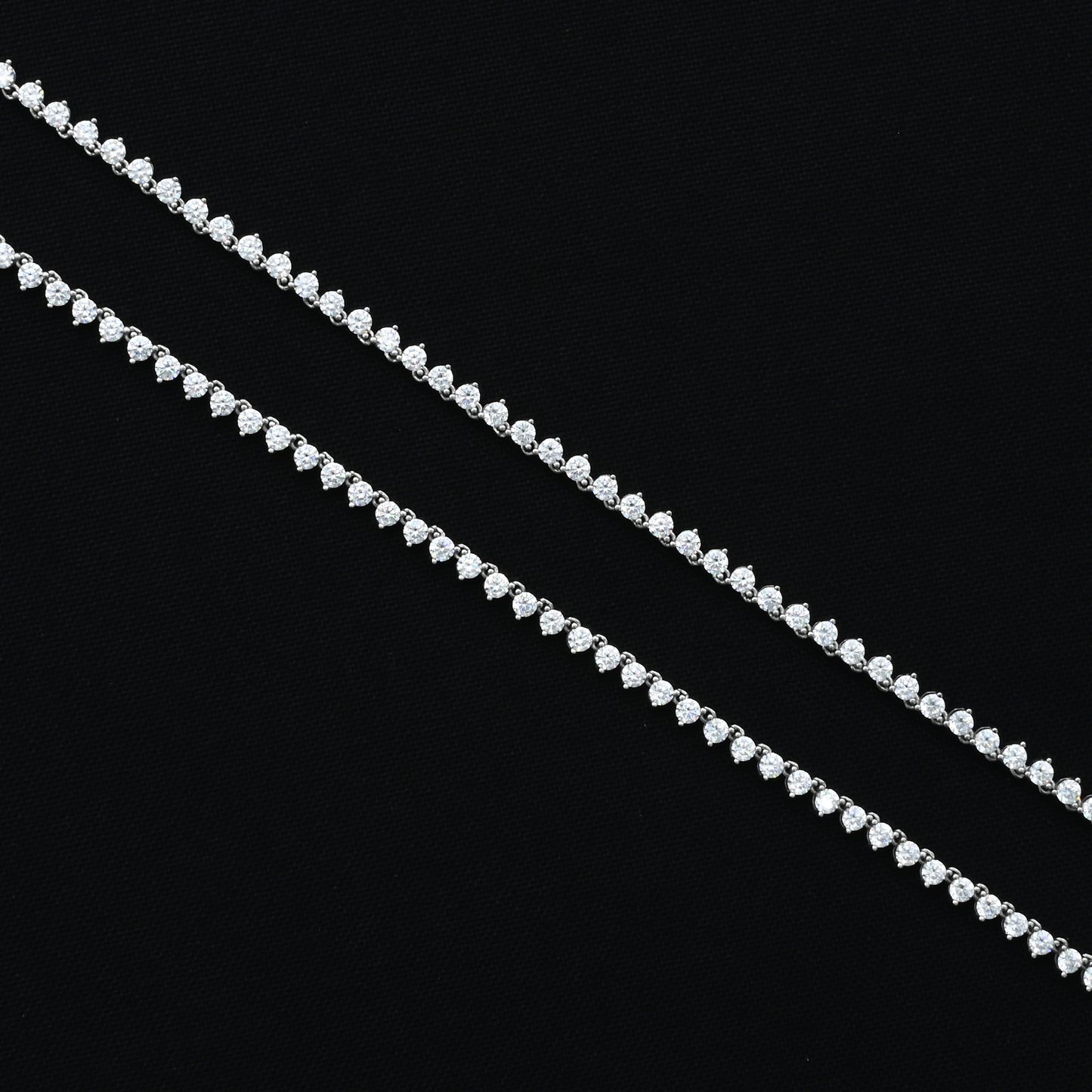 Timeless solitaire sterling silver payal with a sleek linear look, ideal for women's fashion