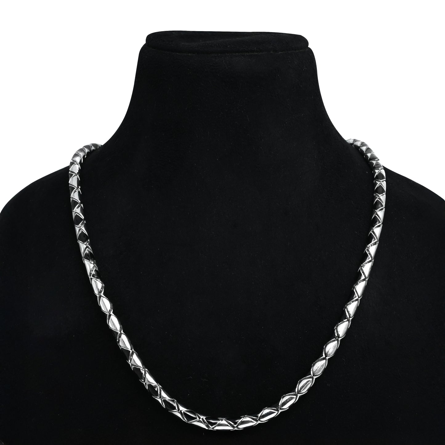 Elegant textured silver chain for boys.