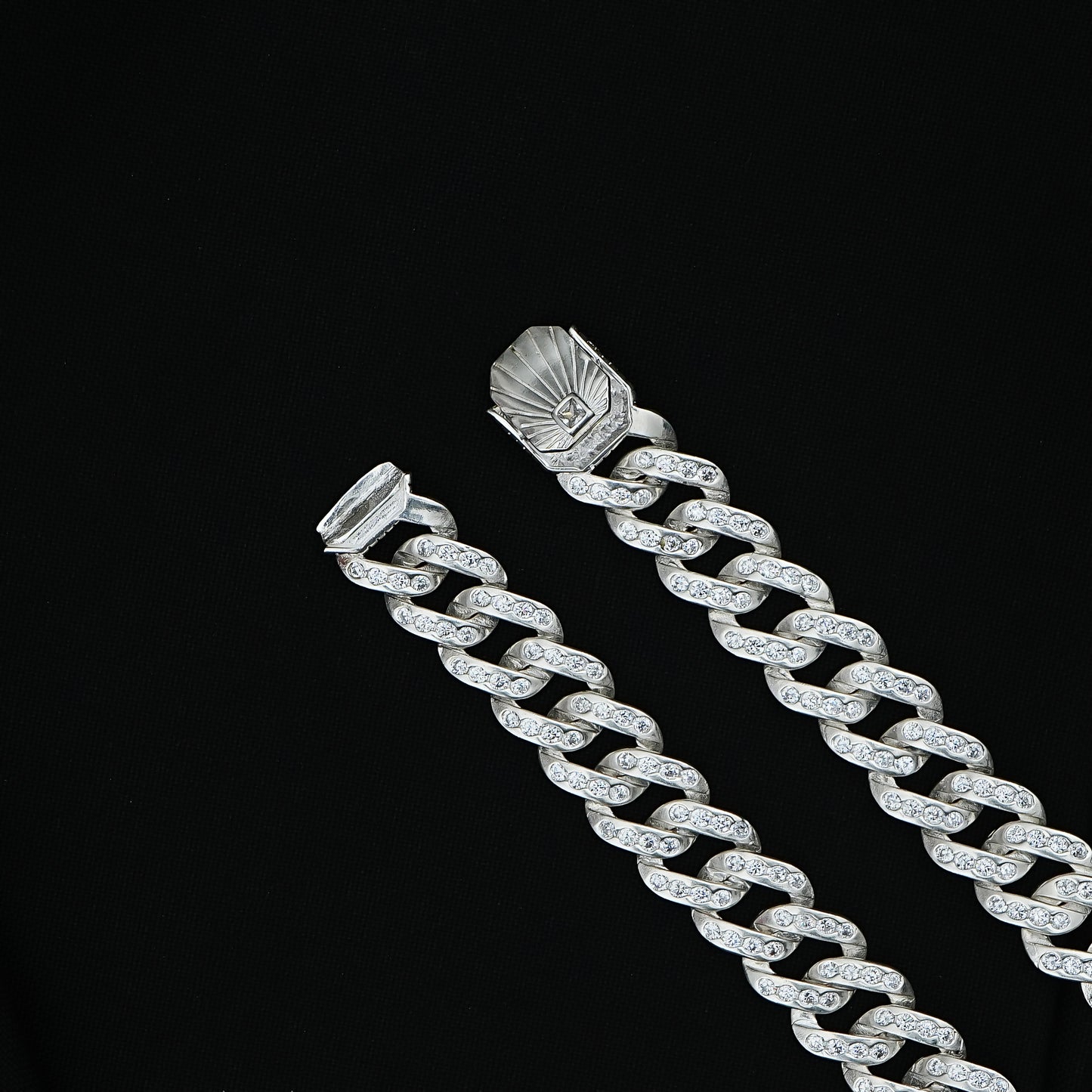 Chic silver Cuban chain featuring a bold, thick design