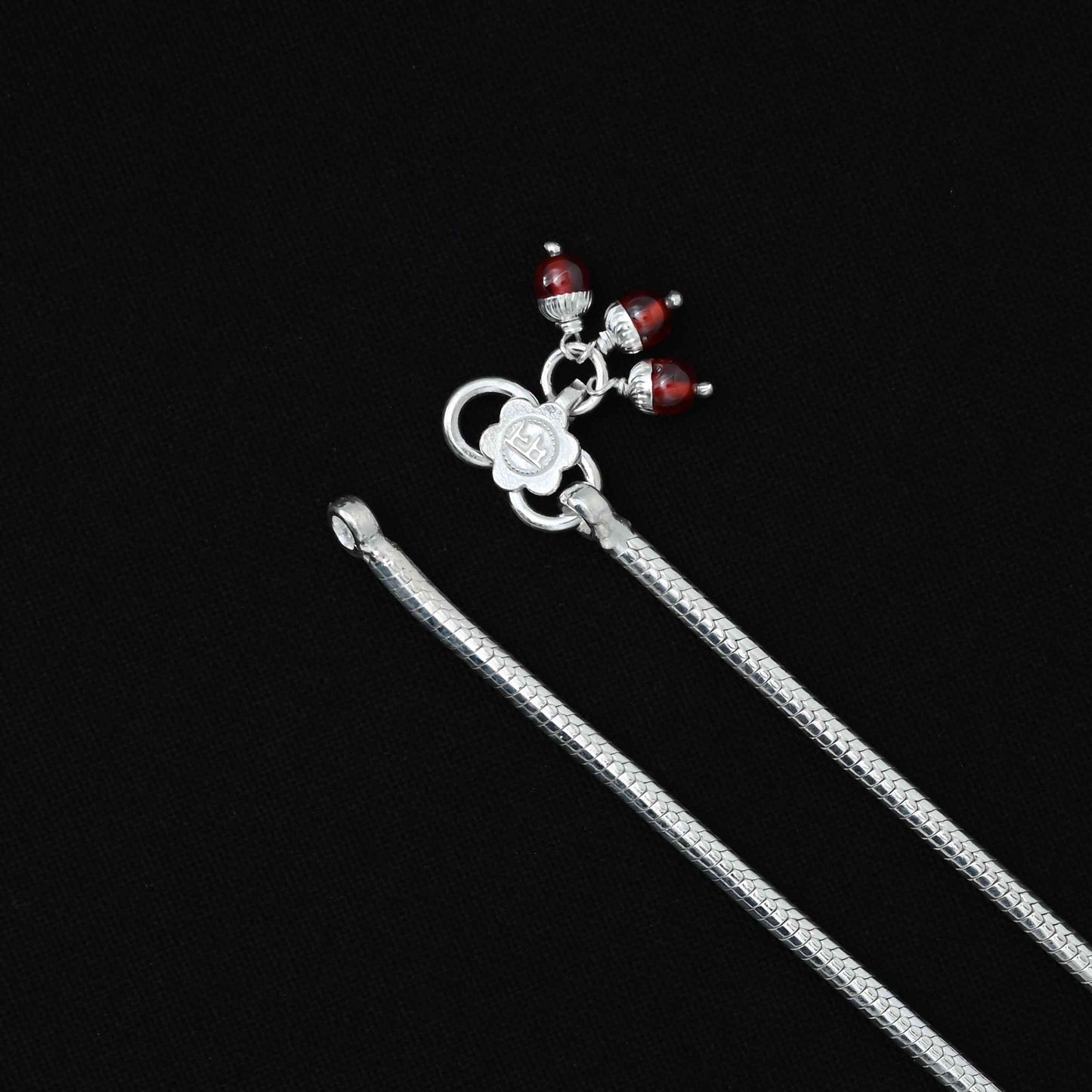 Silver payal featuring a sleek and plain snack design, perfect for a minimalist look