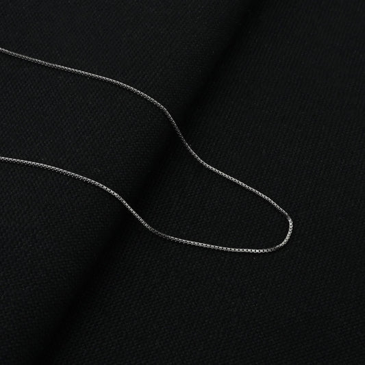 Elegant silver chain for girls with flexible intertwining links