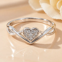Gorgeous Silver Ring with Heart-Shaped Gem for a Romantic Touch.