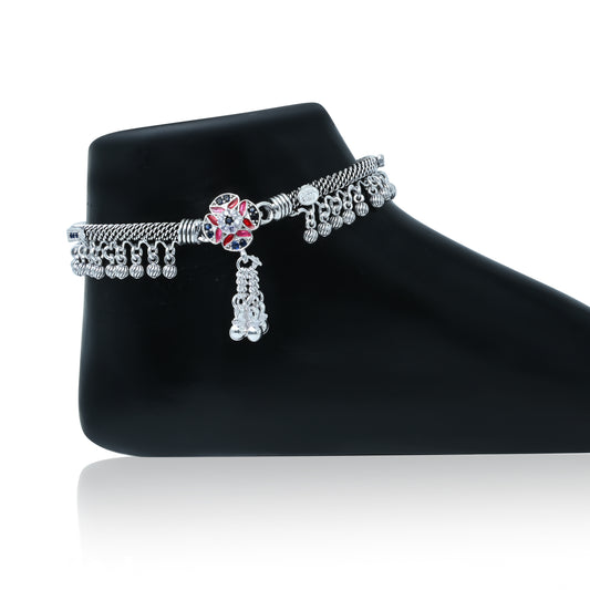 Elegant silver payal featuring a center flower motif