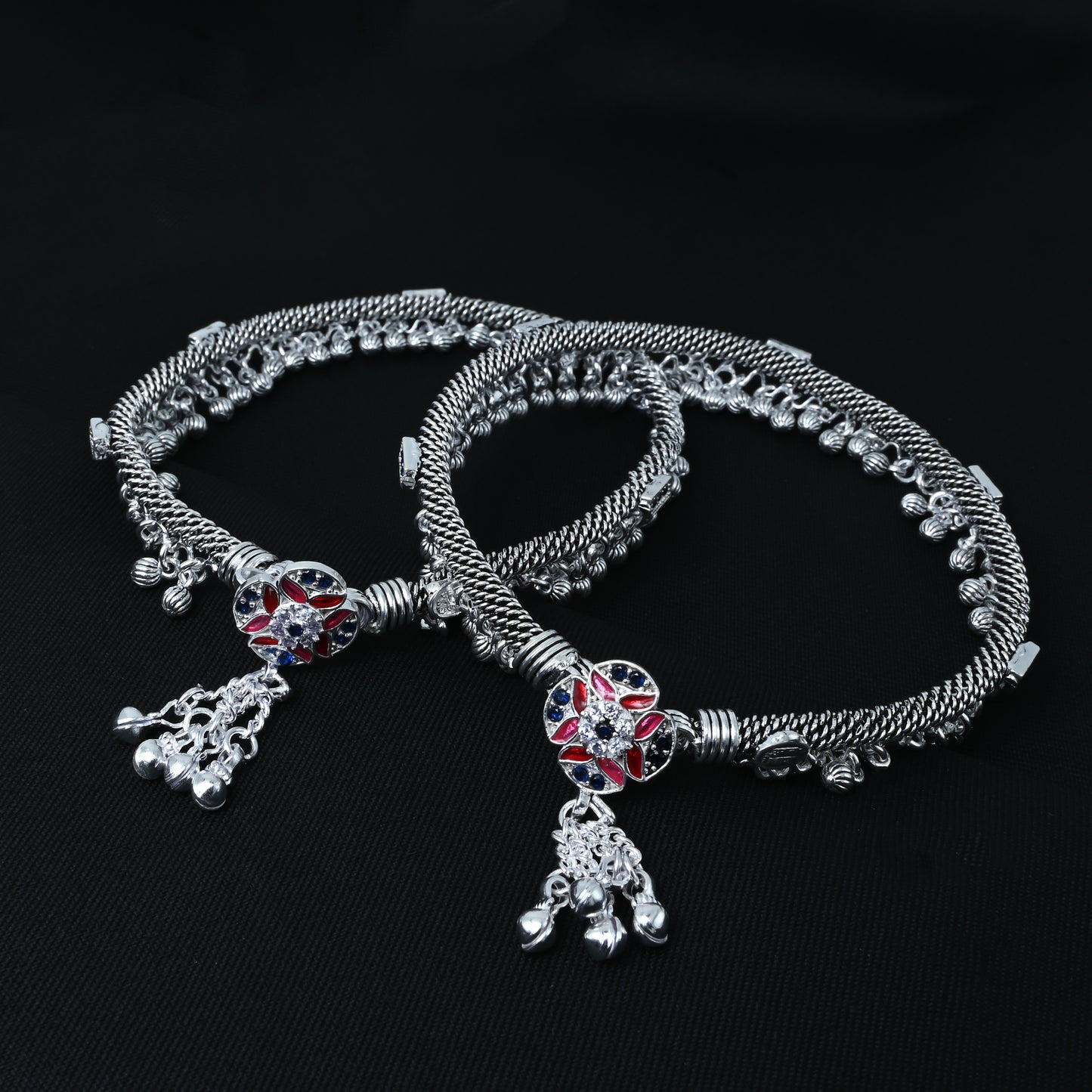 Beautiful sterling silver payal with a prominent center flower