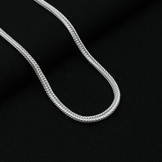Sophisticated silver chain with a royal pattern for boys