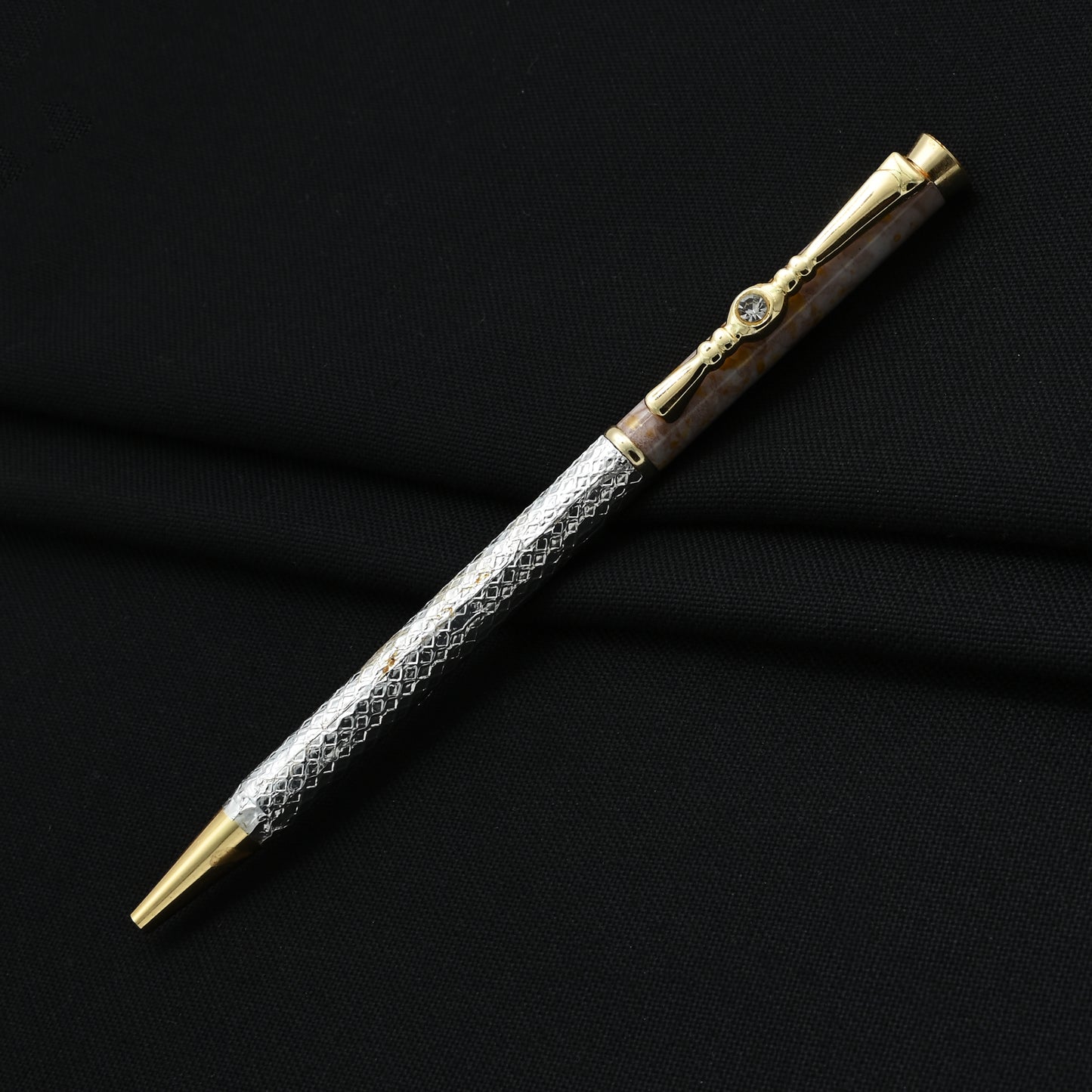 This Silver Gold Polish Pen perfect gift for teachers day, corporate professionals, and writers alike.