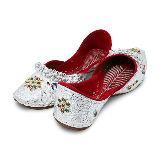 Elegant silver jutti featuring vibrant multicolored stones