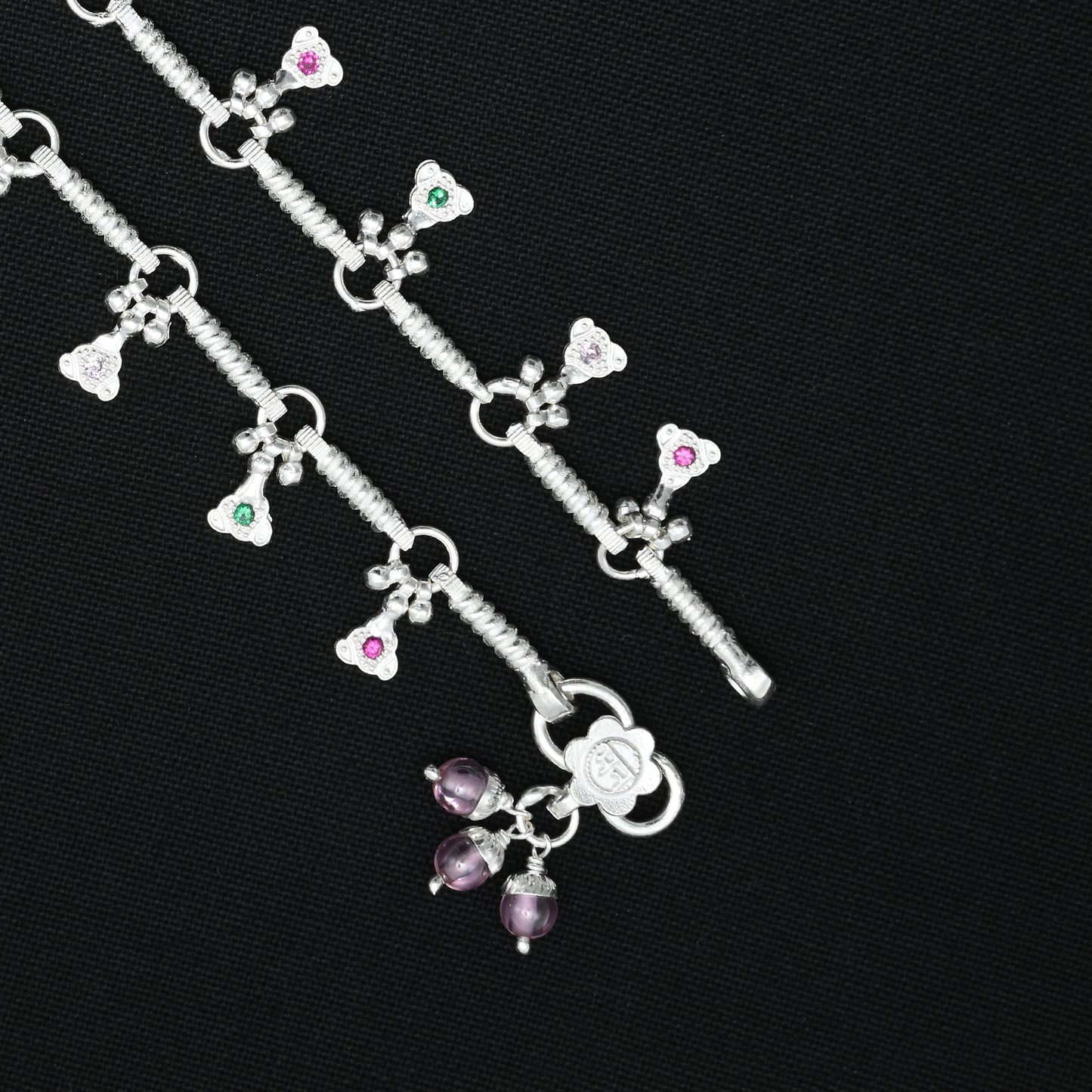 Gorgeous silver anklet with a fasten bead pattern for added elegance