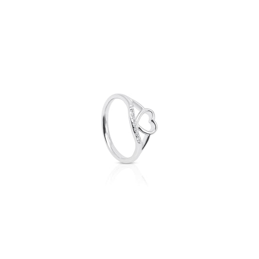 Romantic Silver Ring with Heart Design – Elegant and Heartfelt.