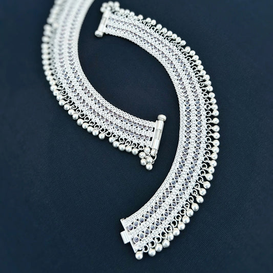 Elegant silver payal adorned with light purple stones and ghungroos for classic charm.