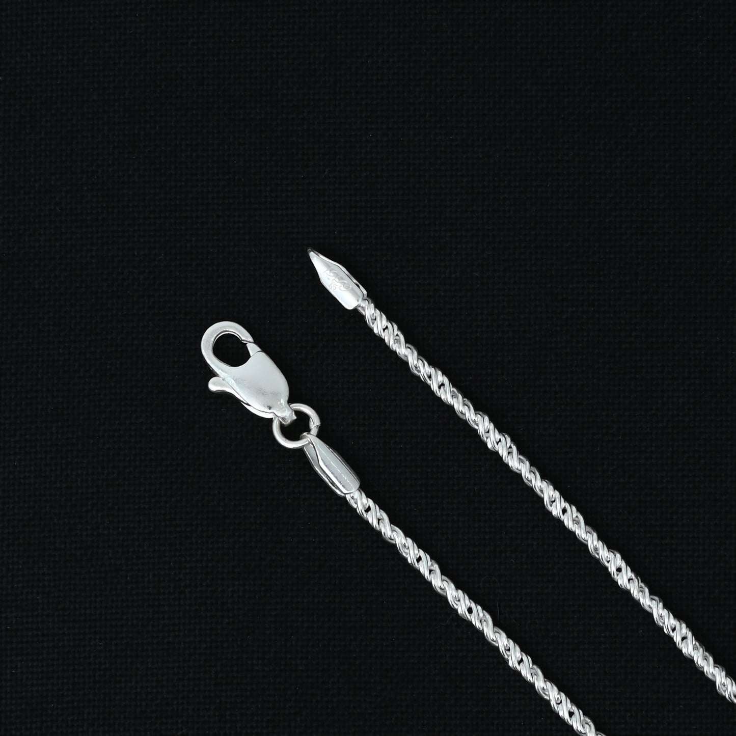 Elegant silver chain for boys featuring a dazzling tangled pattern