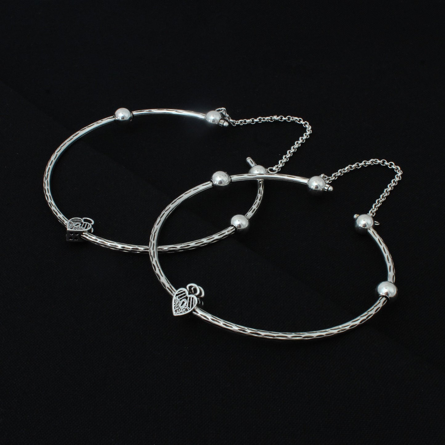 Stylish silver sterling kada payal with a beautiful heart shape motif.