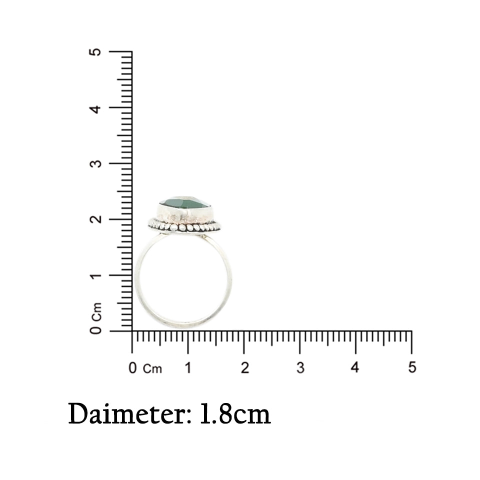 Elegant silver ring with a captivating green stone, offering a delightful and sophisticated accessory