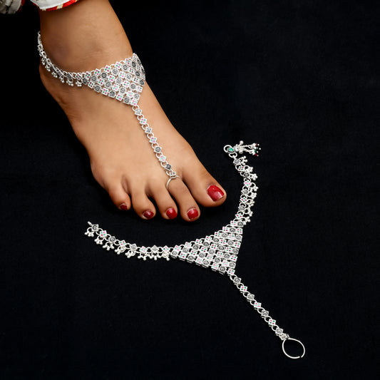 Elegant oxidised silver anklet featuring a floral pattern and adjustable sizing for comfort