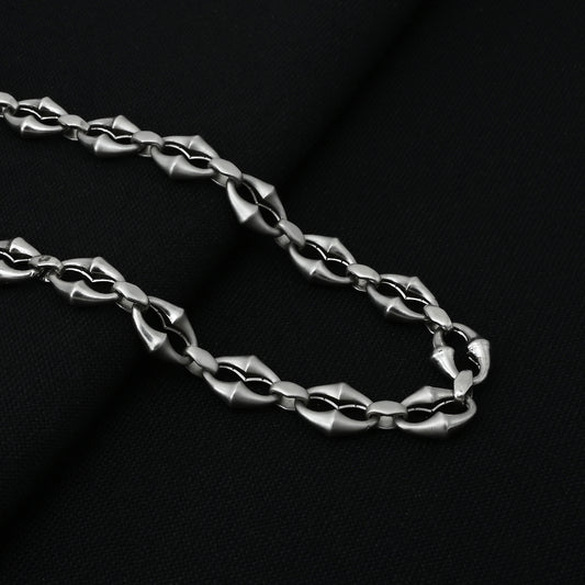 Boys' silver chain featuring a shiny, radiant linked pattern