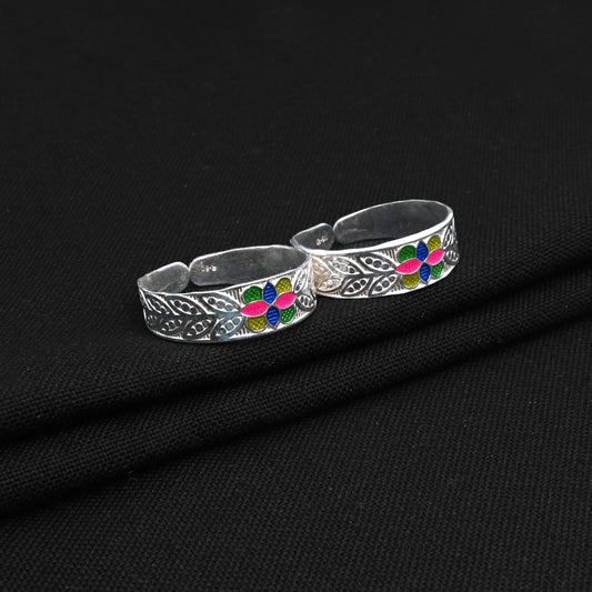 Silver Toe Rings with Unique Floral Detailing