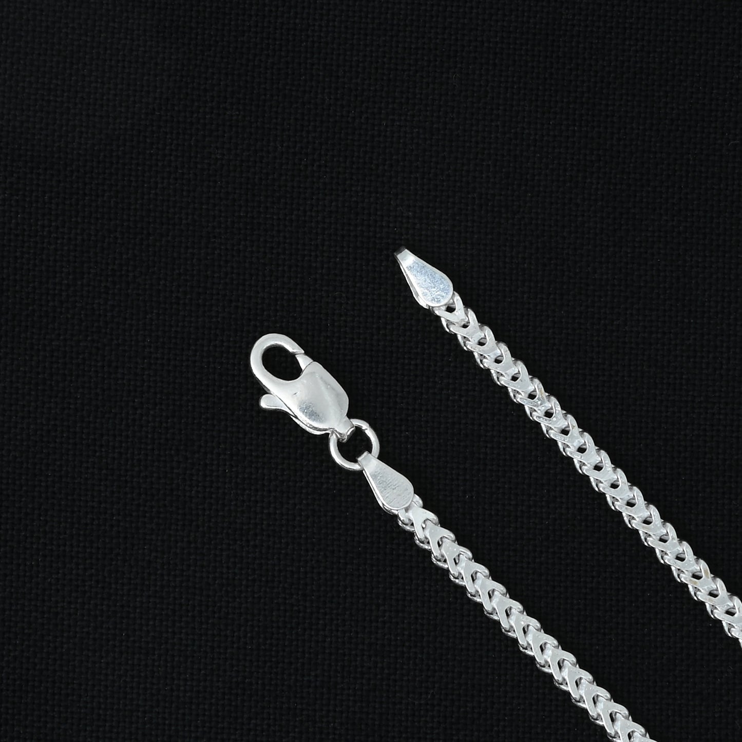 Sterling silver boys' chain with a stylish and coveted design