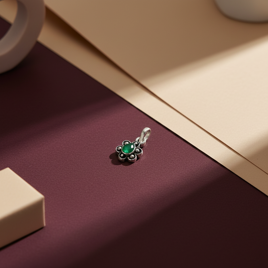 Vintage Style Silver Floral Pendant – Green Stone