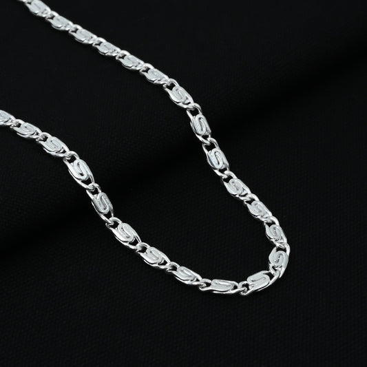 Trendy boys' silver chain with connected link design