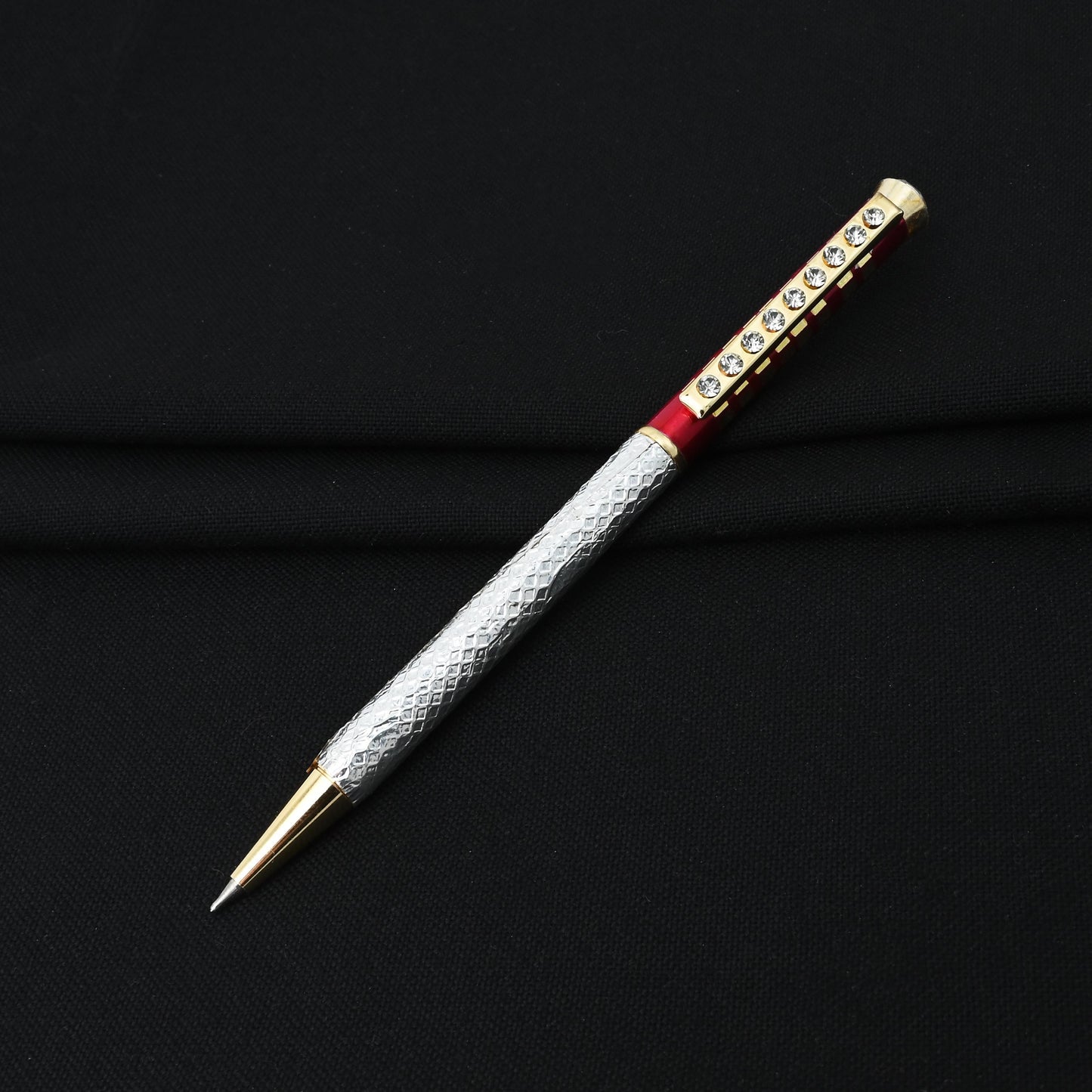 This Silver Gold Polish Pen perfect gift for teachers day, corporate professionals, and writers alike.