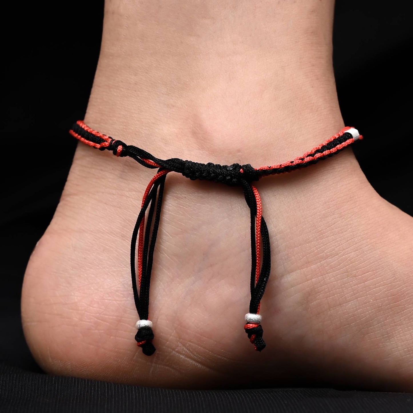 Beautifully crafted silver dhaga payal for a touch of elegance.