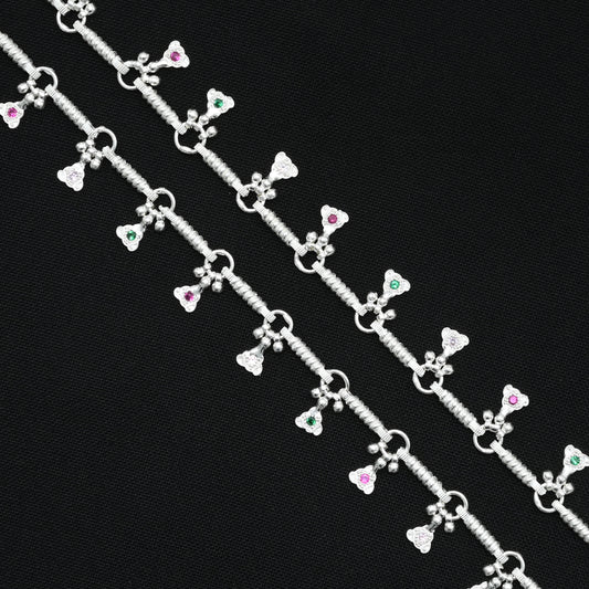 Gorgeous silver anklet with a fasten bead pattern for added elegance