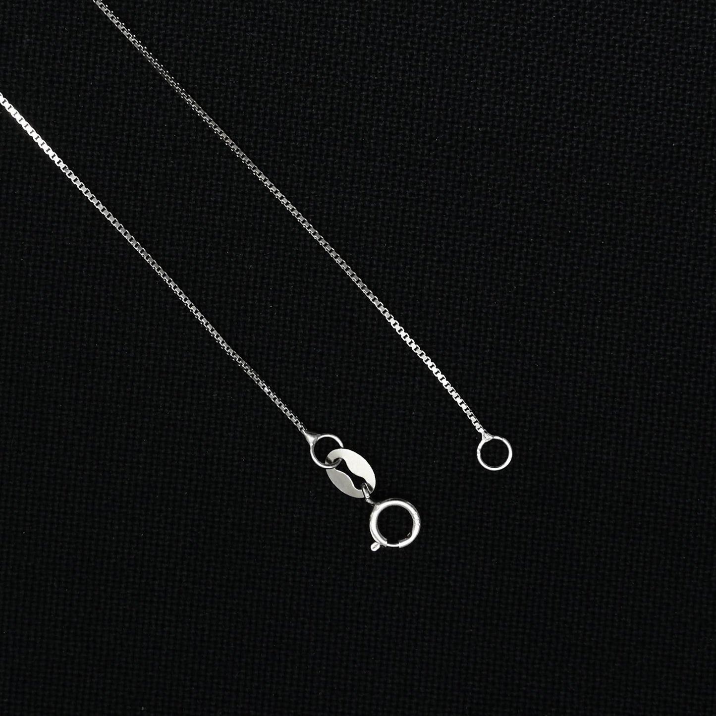 Stylish silver chain for girls featuring a flexible intertwine design