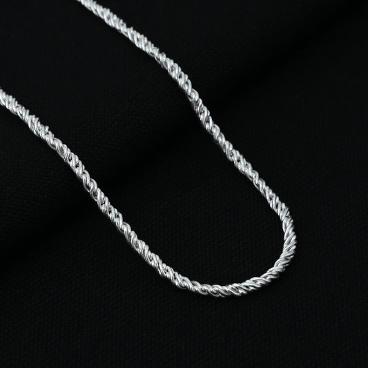 Stylish boys' silver chain with a unique tangled design