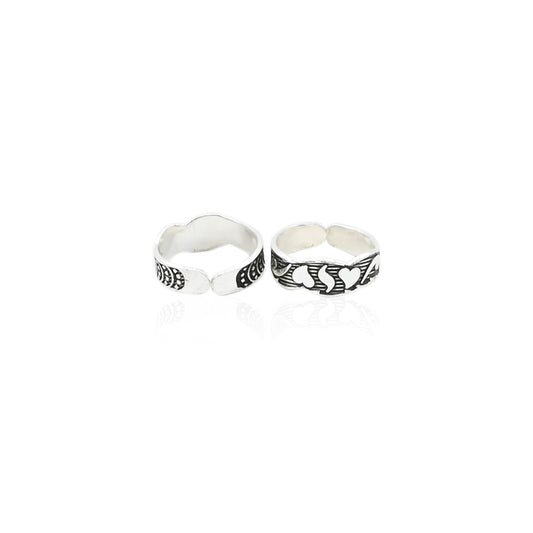 Charming silver toe rings with a twisted heart shape, perfect for a delicate, feminine style