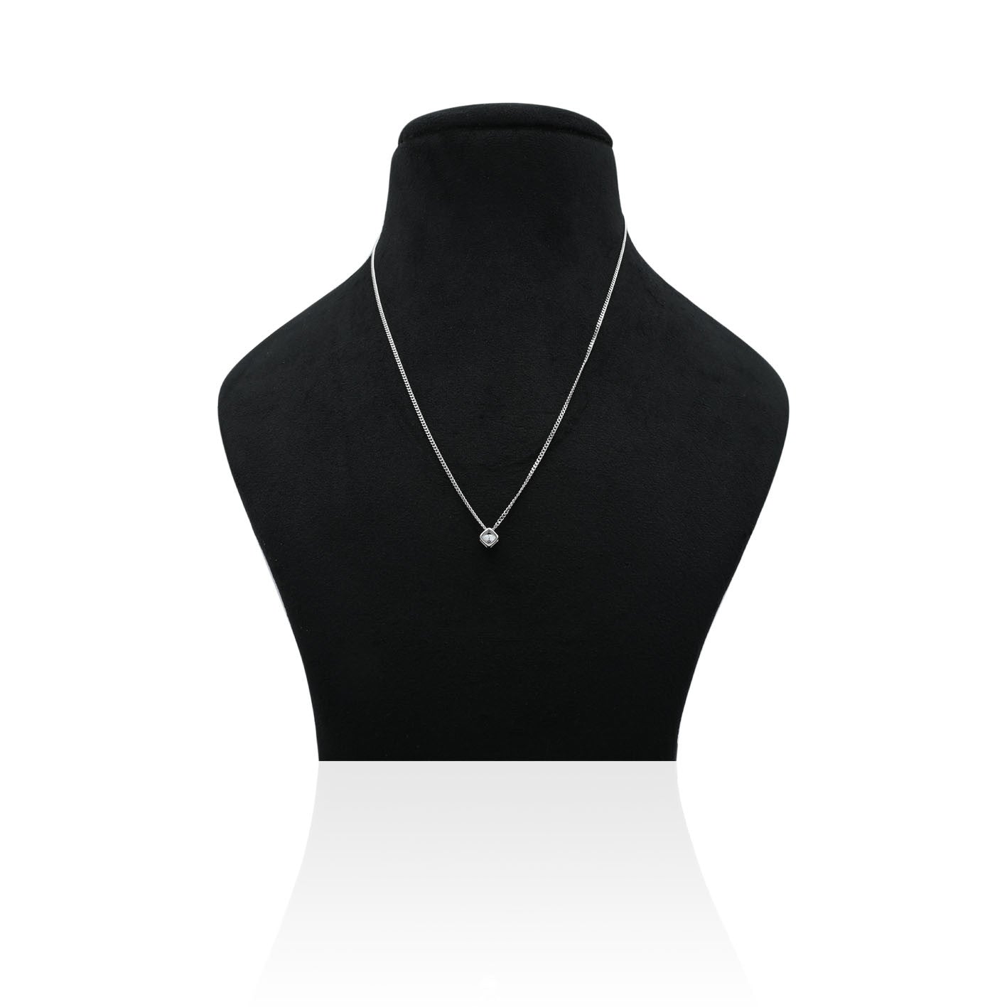 Scrumptious silver 3D box chain featuring a bold pendant.