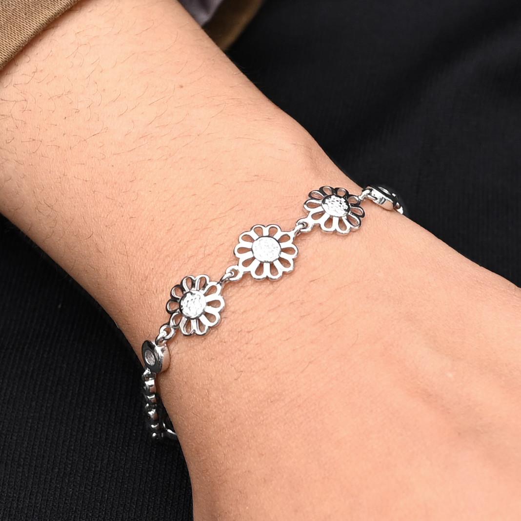 Charming silver bracelet for girls featuring a beautiful flower design