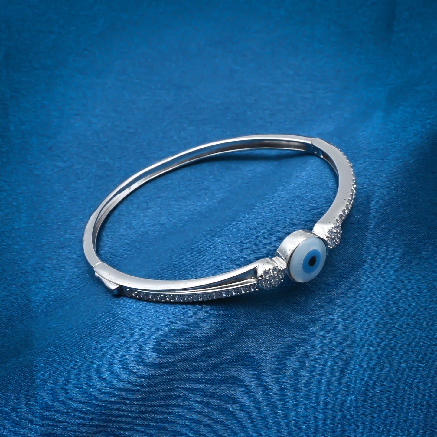 Protective silver bracelet with sparkling evil eye