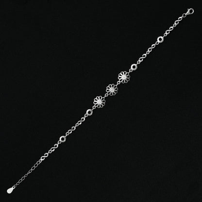 Silver bracelet for girls with a delicate flower-shaped charm