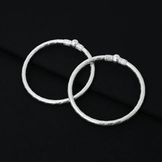 Charming silver baby kada with a timeless design and silver bead centerpiece